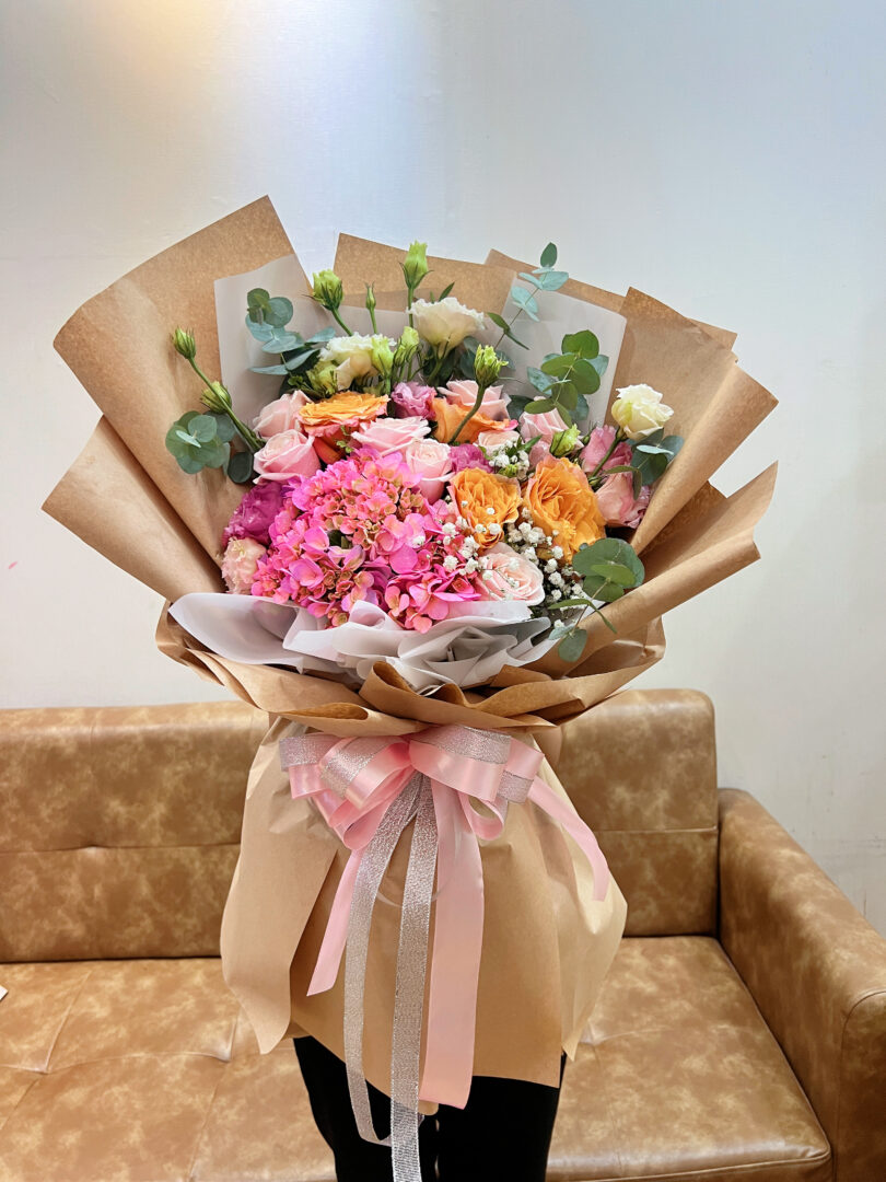 Tặng Hoa Cho Người Yêu - Nghệ Thuật Thể Hiện Tình Cảm tặng hoa cho người yêu
